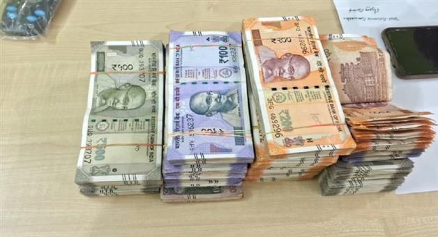 Khabar Odisha:Three-lakh-forty-thousand-rupees-were-seized-from-Scorpio