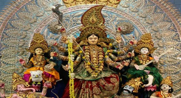 Khabar Odisha:Today-it-is-Dashahara-at-the-shrines-and-Maha-Navami-worship-at-the-pandals