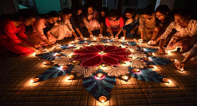 Khabar Odisha:Today-is-Diwali-the-festival-of-lights-From-villages-to-cities-there-is-a-festive-atmosphere-everywhere