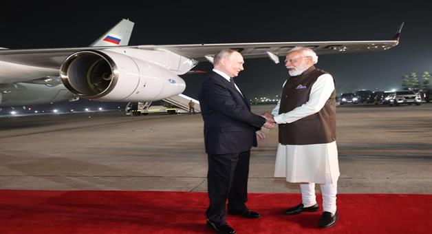 Khabar Odisha:Trumps-pressure-on-India-ineffective-Modi-rolls-out-red-carpet-for-Putins-welcome---Foreign-Media