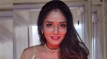 Khabar Odisha:Twisha-Sharma-death-case-Swami-Vaidya-arrives-at-Jabalpur-court-to-surrender
