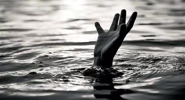 Khabar Odisha:Two-Kaudias--swept-away-in-a-canal