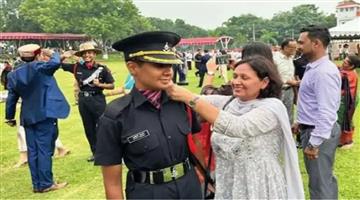 Khabar Odisha:Two-days-before-the-interview-her-father-died-but-she-continued-her-efforts-and-became-a-lieutenant-in-the-army