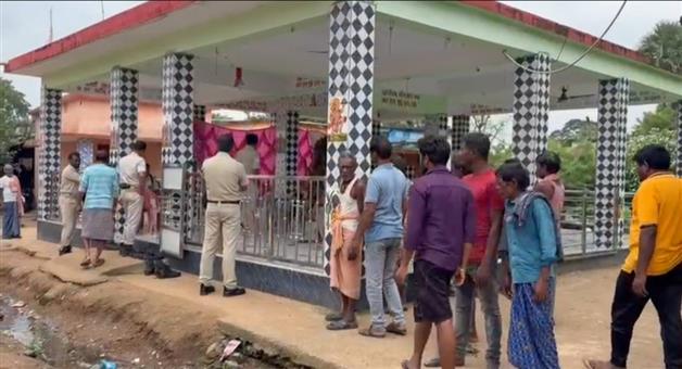 Khabar Odisha:Two-groups-clash-over-solar-fencing-two-platoons-of-force-deployed-in-the-village