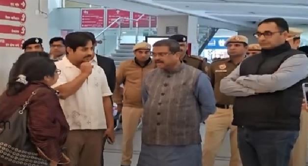 Khabar Odisha:Union-Education-Minister-Dharmendra-Pradhan-meets-actor-Uttam-Mohanty