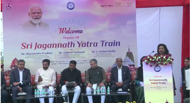 Khabar Odisha:Union-Ministers-DharmendraPradhan-AshwiniVaishnaw-and-G-Kishan-Reddy-flag-off-the-Shree-Jagannath-Yatra---a-Bharat-Gaurav-Tourist-Train-at-Safdarjung-Railway-Station
