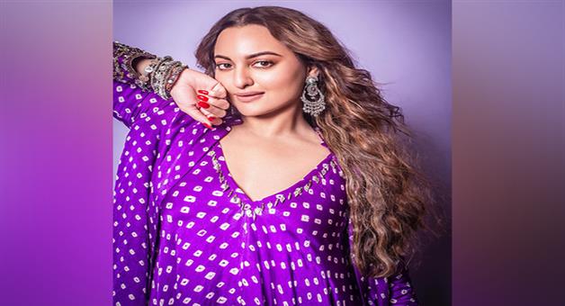 Khabar Odisha:Viral-is-Sonakshis-wedding-card