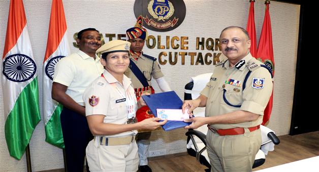 Khabar Odisha:Warm-welcome-to-Anupama-Swain-at-State-Police-Headquarters