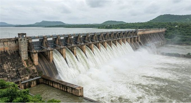 Khabar Odisha:Water-level-of-Hirakud-Dam-rising-water-release-through-30-gates-continues
