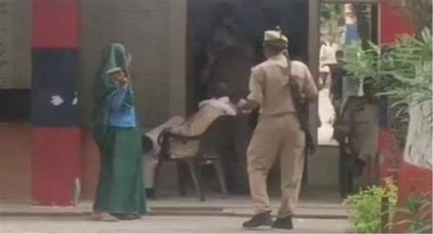 Khabar Odisha:Woman-creates-ruckus-at-Magorra-police-station-over-complaint
