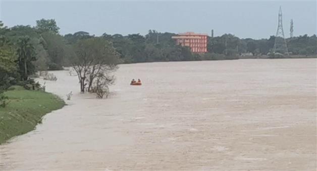 Khabar Odisha:Woman-jumps-into-river-from-Kharasrota-bridge