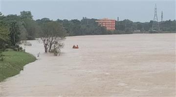 Khabar Odisha:Woman-jumps-into-river-from-Kharasrota-bridge