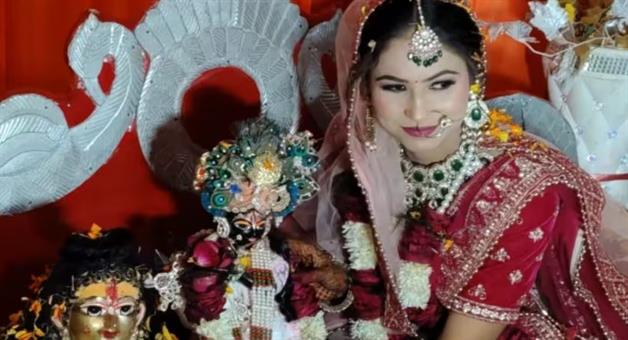 Khabar Odisha:Young-woman-marries-Lord-Krishna-Hindu-rituals-complete-the-wedding
