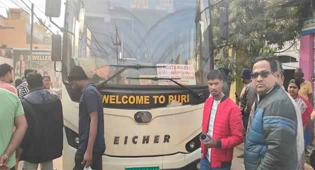 Khabar Odisha:accident-on-Puri-Nabakalber-Road-old-woman-seriously-injured-in-Jagannath-bus-collision