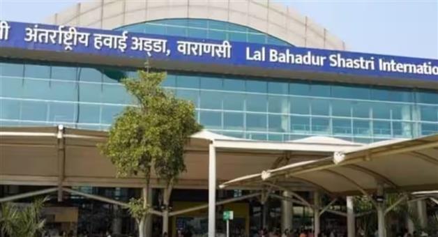 Khabar Odisha:accidentaly-shooting-from-passengers-gun-at-vanaras-airport
