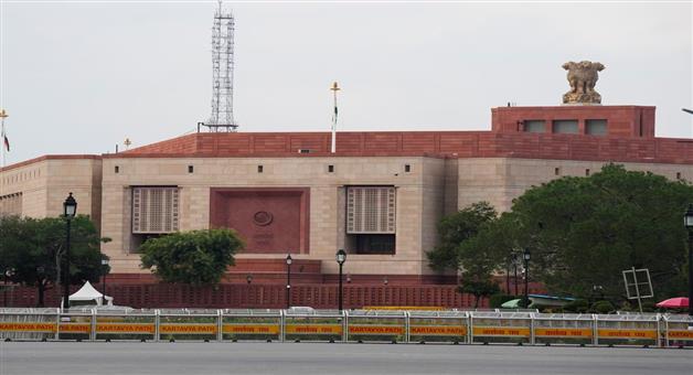 Khabar Odisha:again-suspected-man-detained-near-parliament