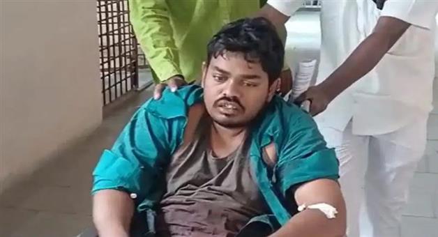 Khabar Odisha:anantapur-woman-attacks-lover-private-parts-daughter-harassment