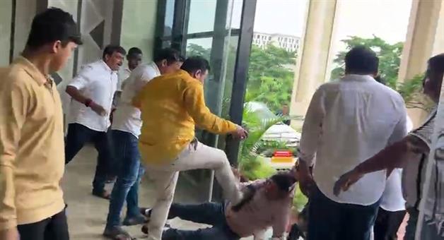 Khabar Odisha:attack-on-bmc-additional-commissioner