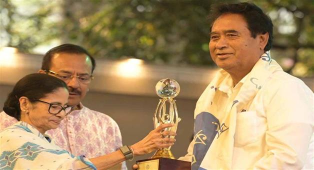 Khabar Odisha:banga-bibhushan-award-striped-from-anant-maharaj