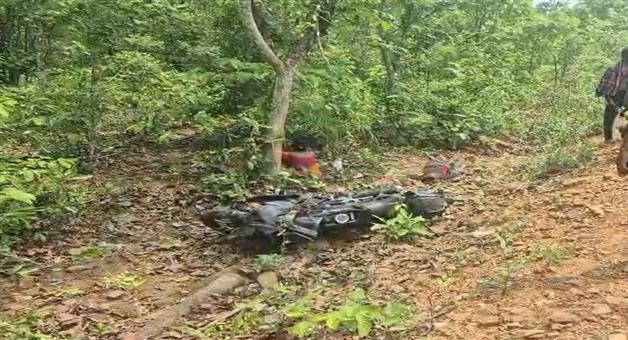 Khabar Odisha:bike-hits-tree-one-dead-and-2-injured
