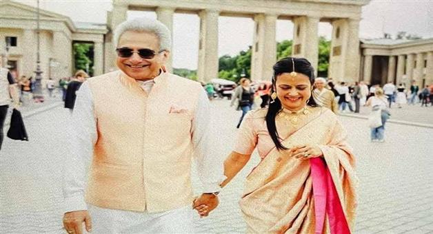 Khabar Odisha:bjd-former-mp-pinaki-mishra-marries-to-tmc-mp-mahua-maitra