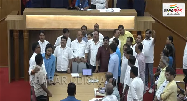 Khabar Odisha:bjd-members-ruckus-over-nishikant-dubey-statement-about-biju-babu