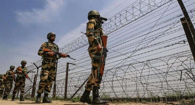 Khabar Odisha:bsf-shot-down-a-suspected-pakistani-intruder-near-gujrat-border