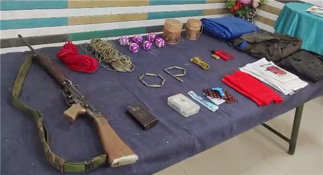 Khabar Odisha:cadre-maoist-sukram-surrenders-before-malkangiri-sp