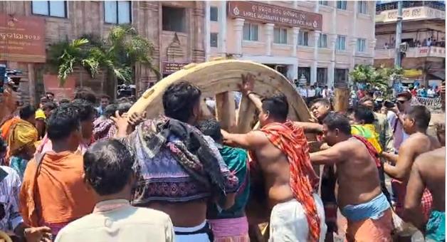 Khabar Odisha:chaka-dera-ritual-performed-in-puri