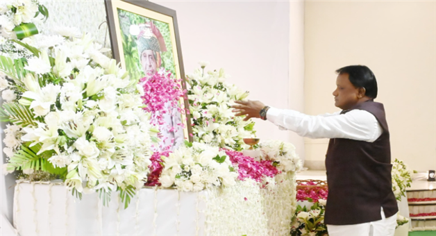 Khabar Odisha:cm-mohan-majhi-attends-prayer-meet-of-late-daulal-vaishnaw
