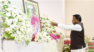Khabar Odisha:cm-mohan-majhi-attends-prayer-meet-of-late-daulal-vaishnaw