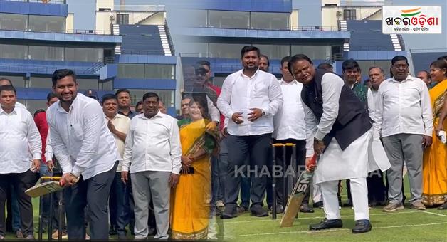 Khabar Odisha:cm-mohan-majhi-reviews-the-preparation-at-barabati-stadium