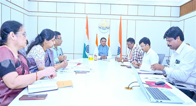 Khabar Odisha:cm-warns-contractors-and-officers
