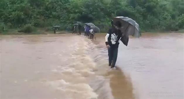 Khabar Odisha:communication-disput-due-to-heavy-rain-and-road-collapsed