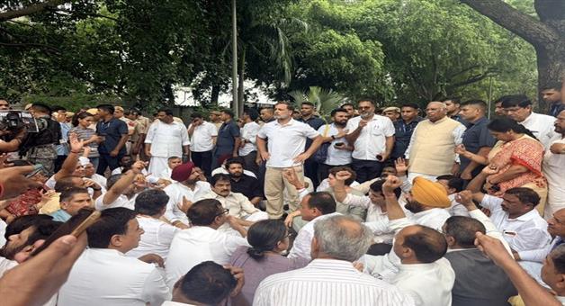 Khabar Odisha:congress-protests-in-front-of-pm-residence