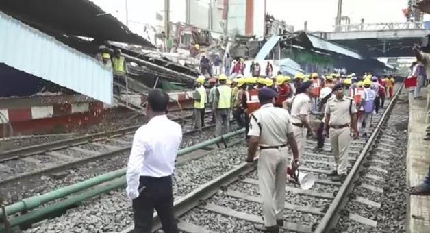 Khabar Odisha:construction-section-collapses-at-cuttack-railway-station-railway-sends-notice-to-2-senior-officer