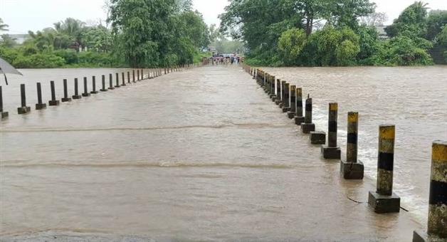 Khabar Odisha:deep-depression-impact-bridges-submerged-in-malkangiri-vehicles-stranded-on-nh-326
