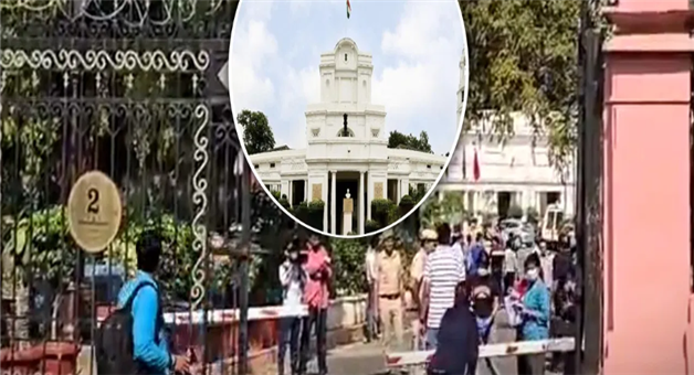 Khabar Odisha:delhi-assembly-security-breach-car-gate-crash-masked-driver