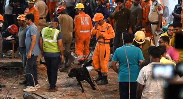 Khabar Odisha:delhi-building-collapse-satya-niketan-pg-arrests