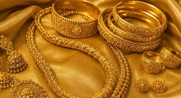 Khabar Odisha:delhi-gold-price-drops-by-900-rupees-today-rate-update