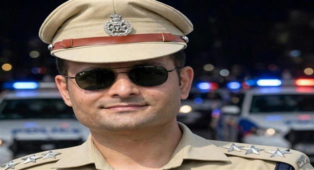 Khabar Odisha:delhi-government-removes-acp-Vivek-from-promotion-list