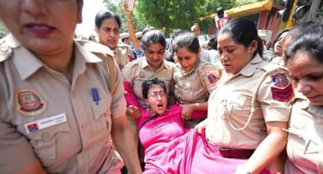 Khabar Odisha:delhi-police-detains-700-during-protest-against-gyanesh-kumar