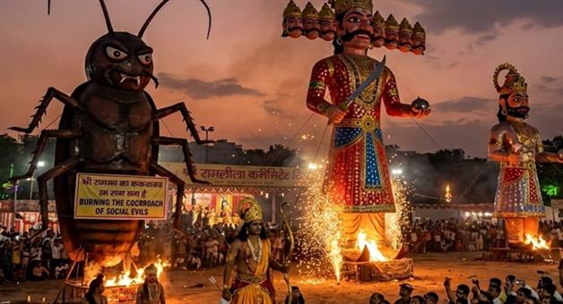 Khabar Odisha:delhi-ramlila-2026-30-foot-cockroach-effigy-ravana-burning-news