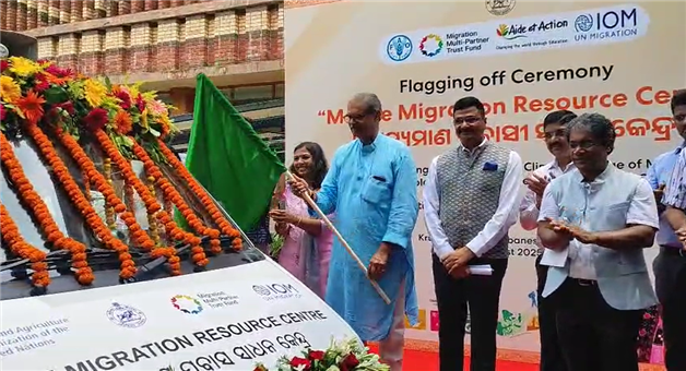 Khabar Odisha:deputy-cm-flagging-off-mobile-migration-resource-centre