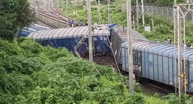 Khabar Odisha:derailment-at-vijayanagaram-railway-station-yard-affects-train-services