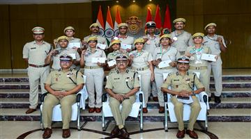 Khabar Odisha:dgp-felicitates-12-players-of-odisha-police-for-achiveing-medals-in-national-level