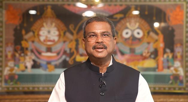 Khabar Odisha:dharmendra-pradhan-suggests-banning-single-use-plastic-during-rath-yatra