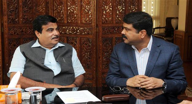 Khabar Odisha:dharmendra-prdhan-request-to-nitin-gadkari-for-redhakhol-bypass-road