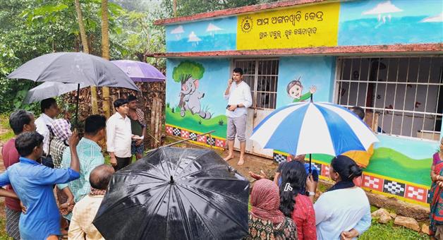 Khabar Odisha:district-collector-heard-the-suffering-of-the-people-after-crossing-the-canal