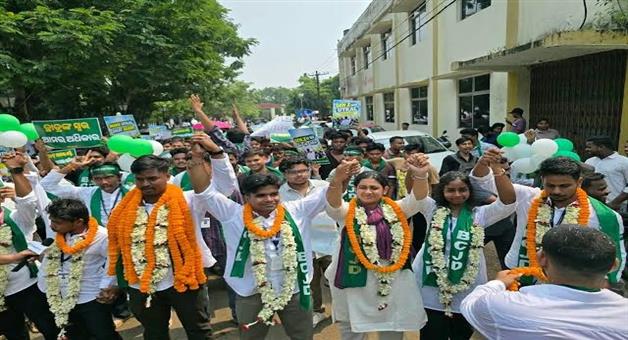 Khabar Odisha:distrurbance-at-vani-vihar-campus-before-election